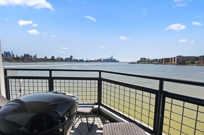 Foto del edificio - 600 Harbor Blvd