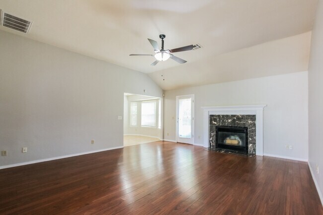 Building Photo - Beautiful 3 bed 2 bath home in quiet Edmon...