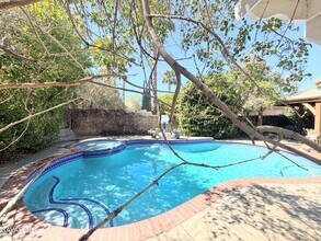 Building Photo - 2658 Paxton