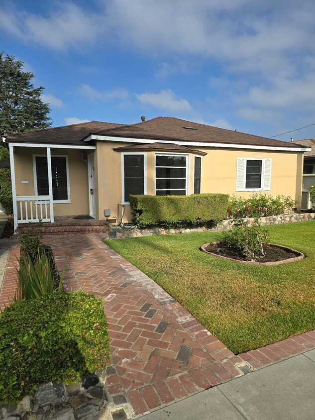 Primary Photo - OLD TOWN ORANGE 3 BEDROOM 2 BATH