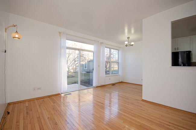 Building Photo - 2976 White Thorn Cir