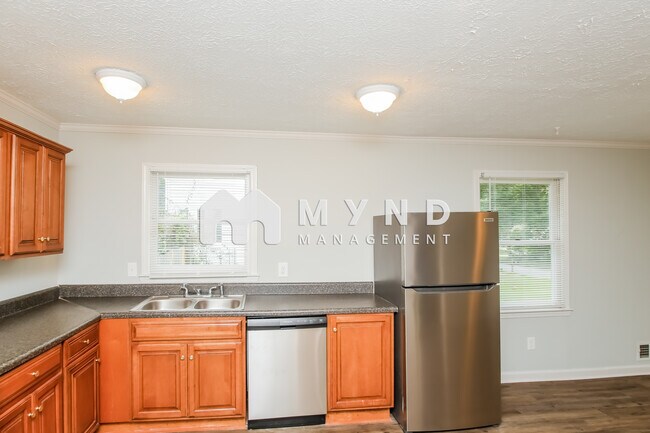 Building Photo - 1027 River Bend Ct