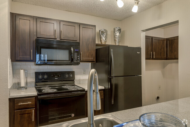 2BR,2BA - 874SF B2 - Kitchen - Irving Park