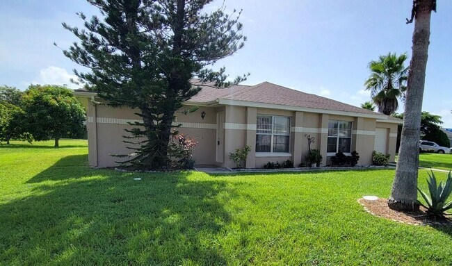 Foto del edificio - 985 Hickory Ct