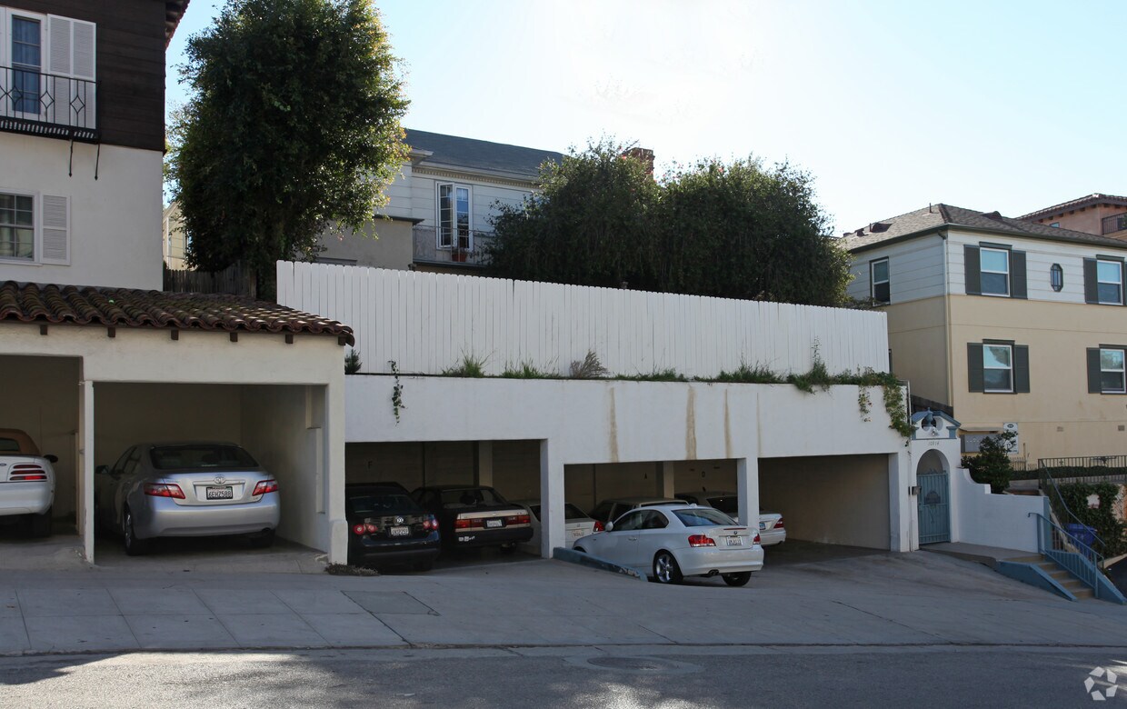 Building Photo - 10974 Strathmore Dr