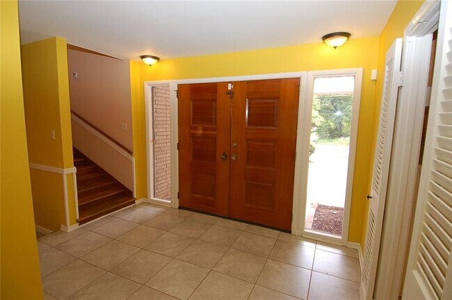 Building Photo - 3922 Safari Ct