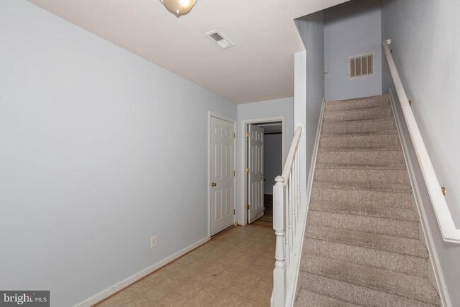 Building Photo - 128 Pony Cir