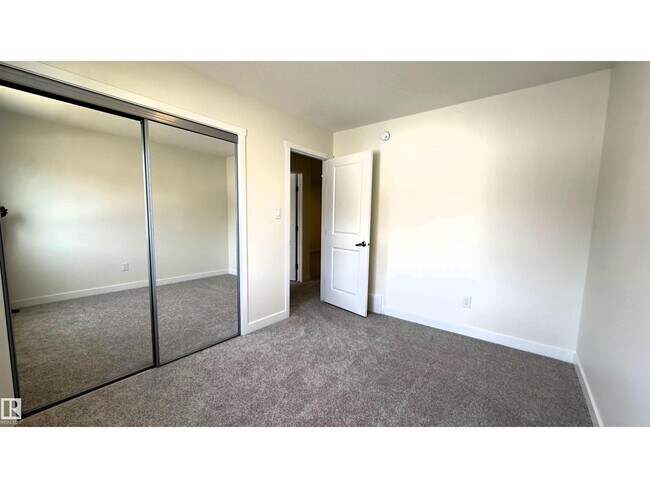 Building Photo - 115 Ficus Wy