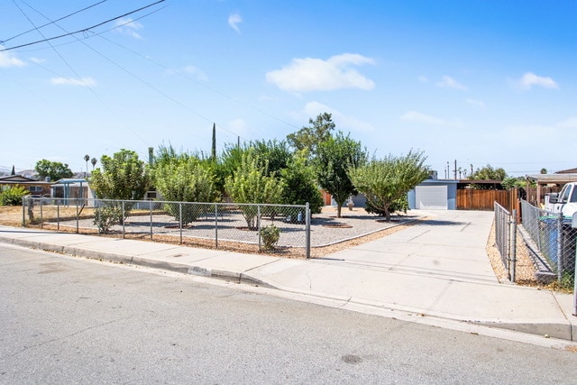 Photo - 10642 Coloma St House