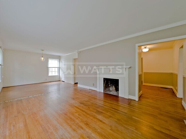 Foto del edificio - Charming 2BR/1BA Bungalow in Crestwood South