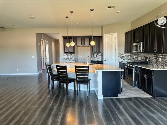 Building Photo - Beautiful 3-bedroom home!