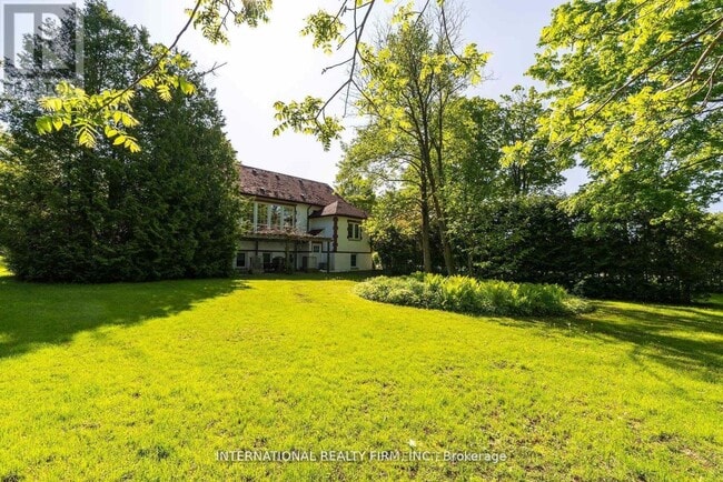 Photo du bâtiment - 138 Columbus Rd W