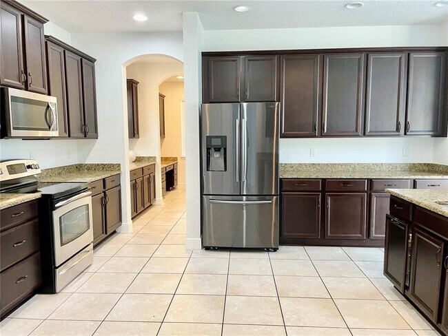 Building Photo - 7952 Hampton Lake Dr