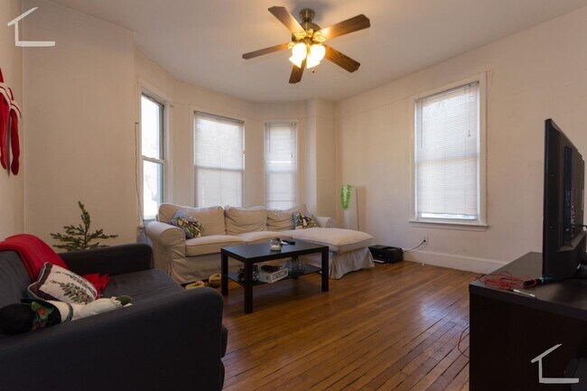 Photo - Coolidge Corners finest...... Apartment