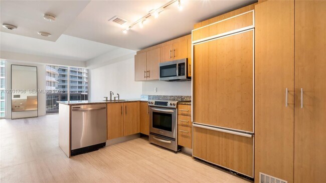 Foto del edificio - 10275 Collins Ave