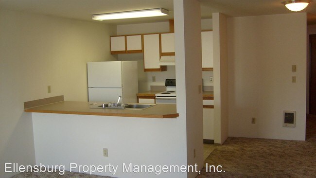 Building Photo - 806 E Juniper Ave