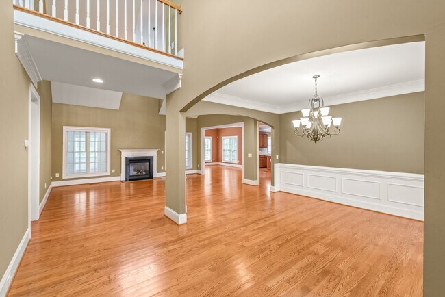Building Photo - 5 Bedroom Home in Harrisburg!