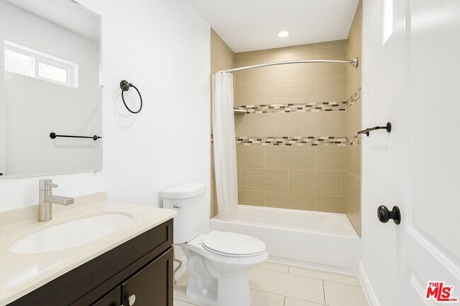 Foto del edificio - 1253 W 35th St