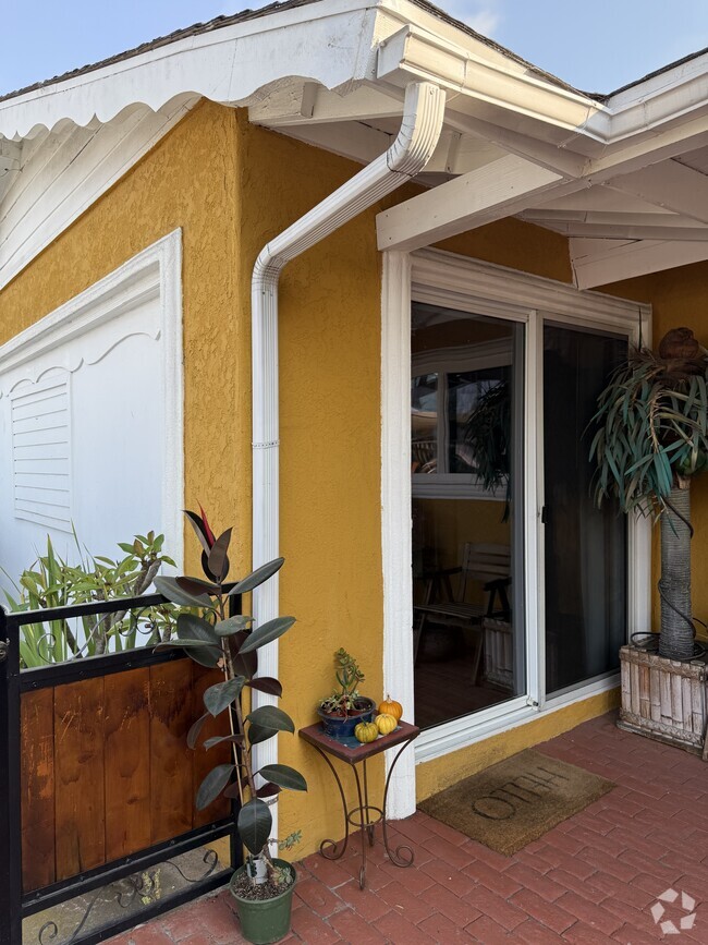 Building Photo - 2866 Calle Salida del Sol