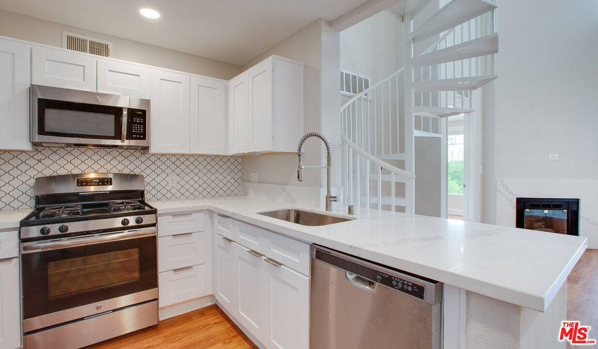 Foto principal - 5551 W 6th St