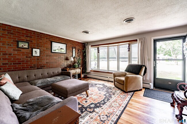 Building Photo - 15 Roarke Rd