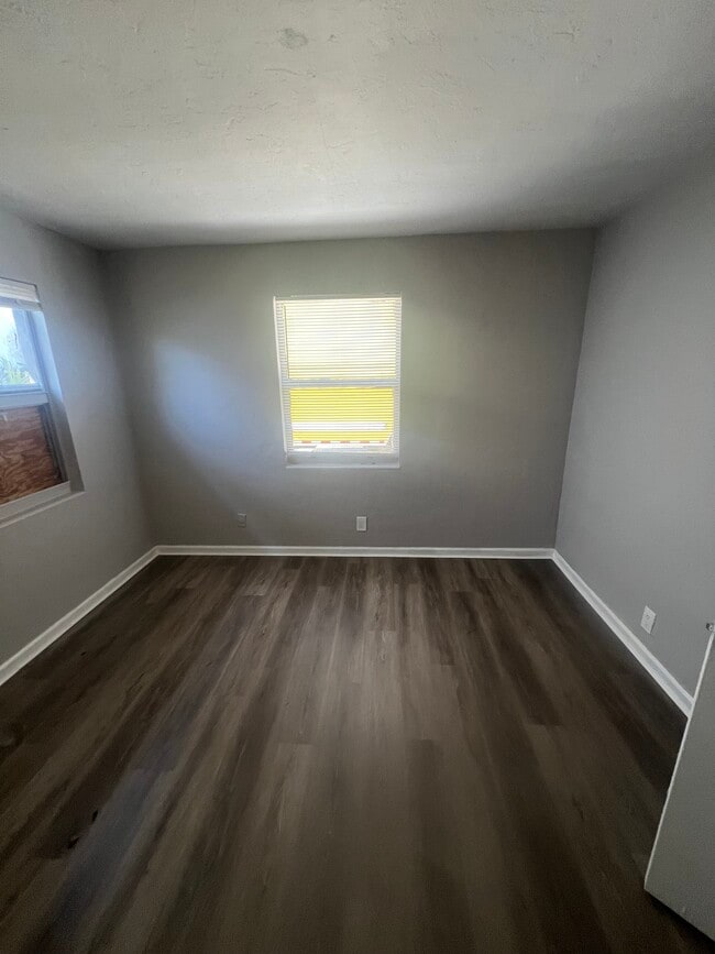 Photo - 1009 W 9th St Apartment