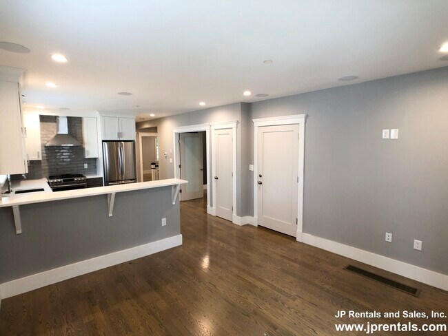 Building Photo - 88 Rossmore Rd