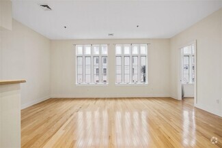 Building Photo - 140 Bay St