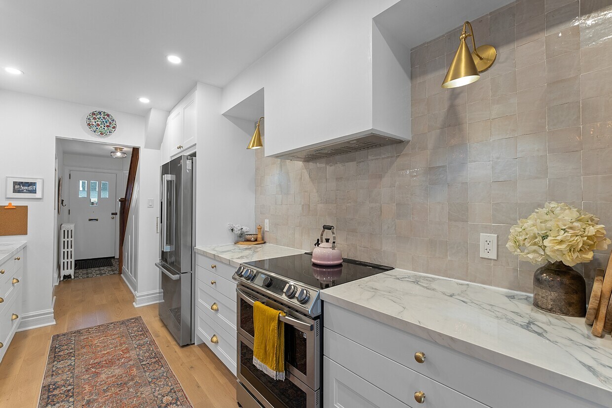 Primary Photo - 16 Springdale Blvd