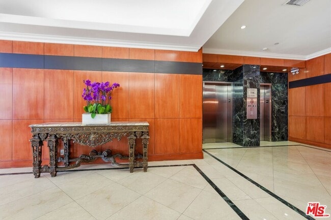 Building Photo - 10787 Wilshire Blvd
