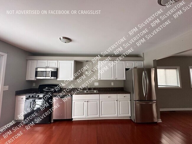 Foto del edificio - 3113 Emmons Ave