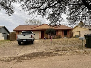 Building Photo - 933 Shenandoah Dr