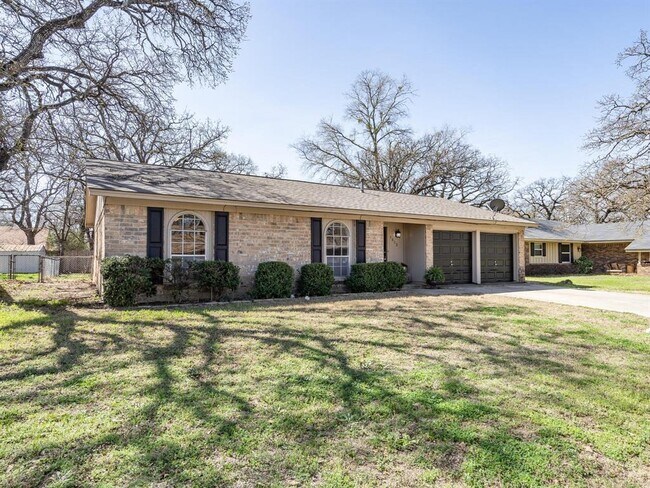 Foto del edificio - 3412 Woodthrush Ln