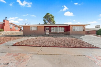 Building Photo - 305 De Leon Dr