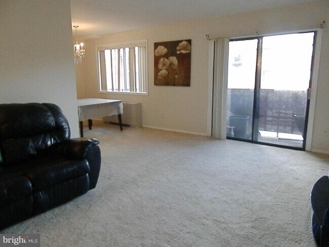 Building Photo - 1515 S George Mason Dr