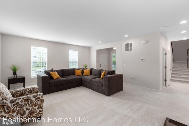 Building Photo - 5 br, 3.5 bath House - 213 Boxelder Drive