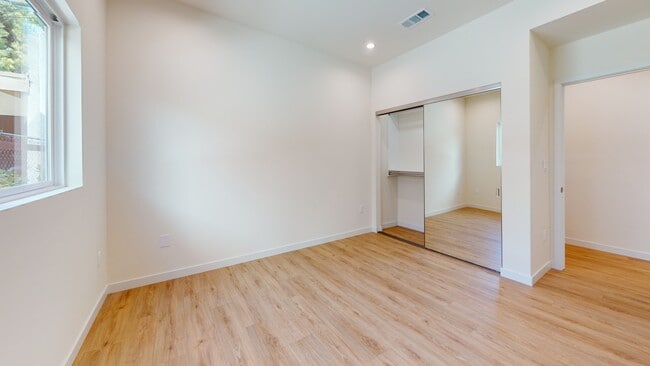 Building Photo - Spacious 2 & 3 Bedroom Apartments Available