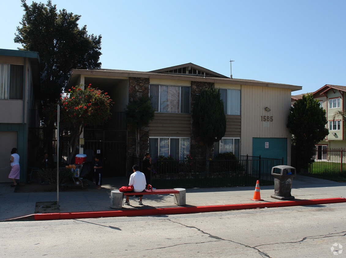 Primary Photo - 1585 Pacific Ave