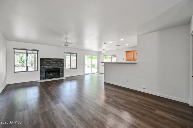 Building Photo - 3334 W Monona Dr