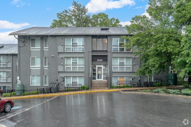 Building Photo - Skyline Apartments