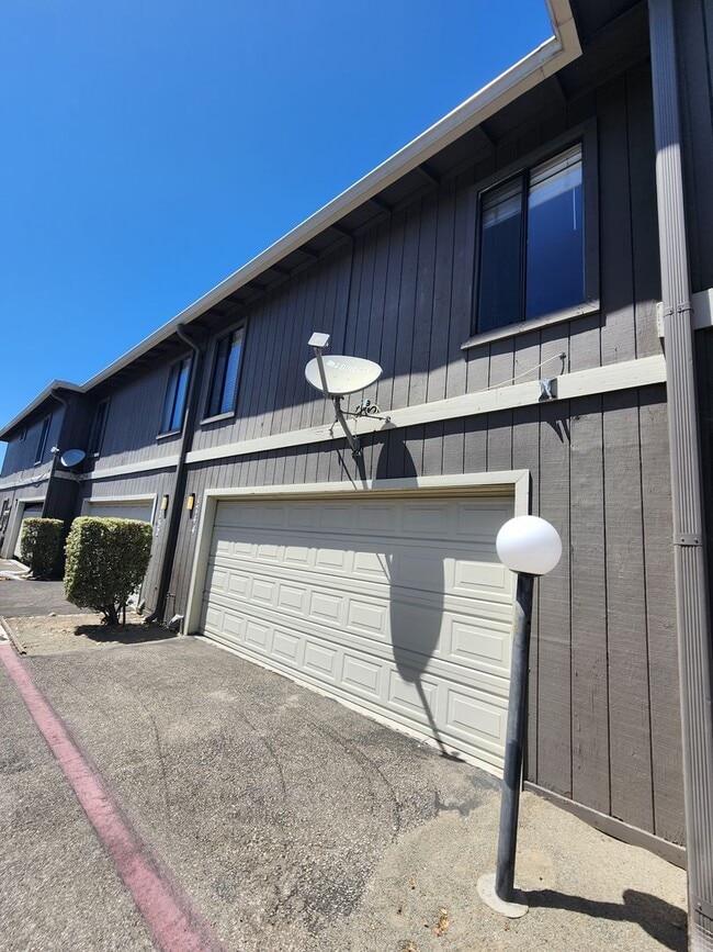 Building Photo - 1744 Longbranch Ave