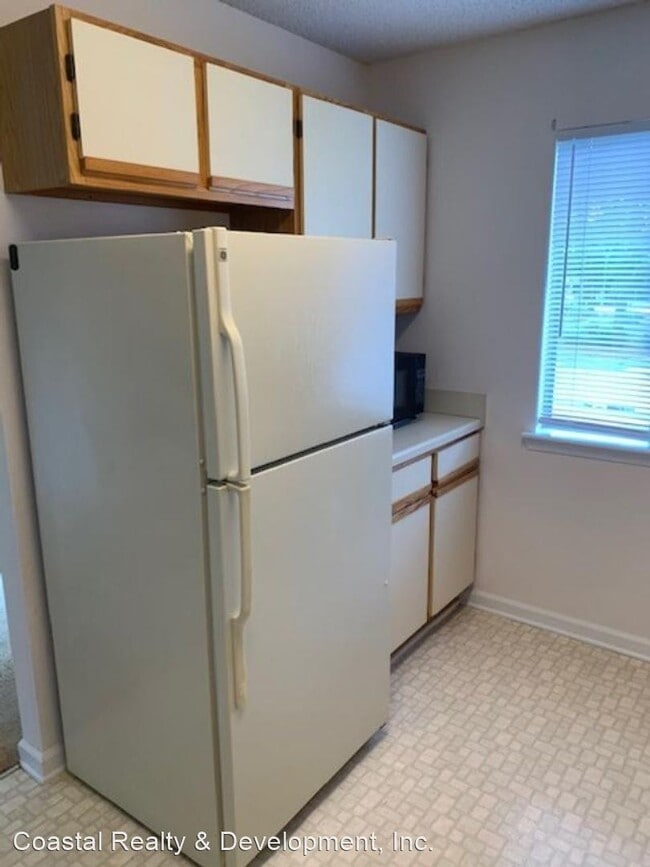Building Photo - 360 Myrtle Greens Dr