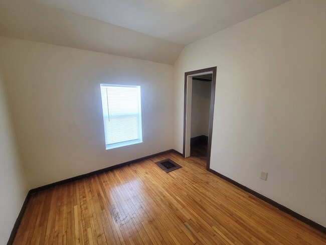 Building Photo - 410 Congress St