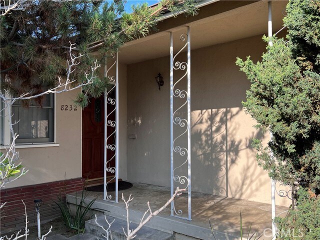Foto del edificio - 8232 Longden Ave