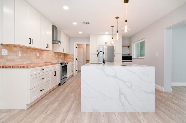 Foto del edificio - Gorgeous Mid-Centry Modern 3bed/2bath with...