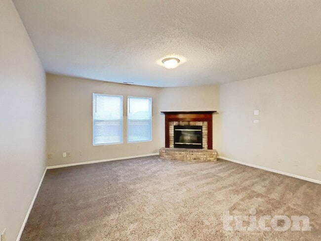 Building Photo - 2875 Ludwig Dr