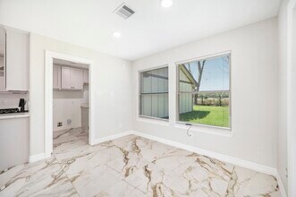 Building Photo - 7711 Antoine Dr