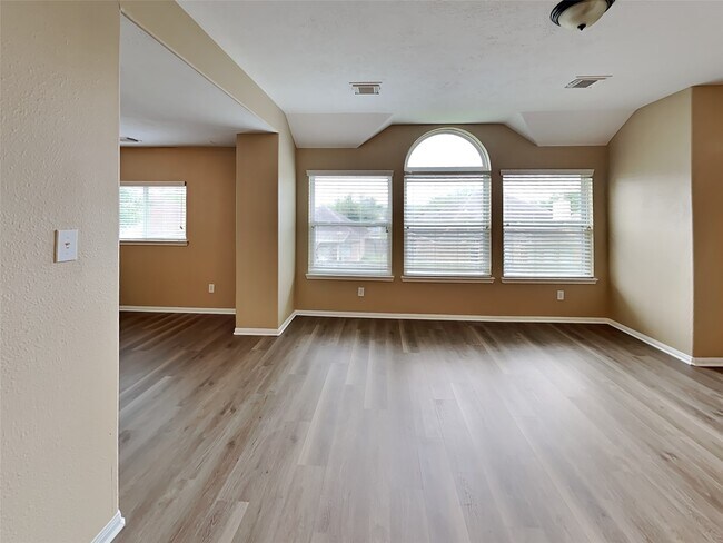 Foto del edificio - 5718 Emerald Brook Ln