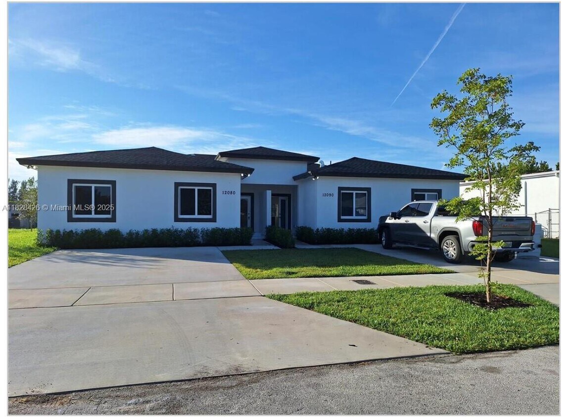 Foto principal - 12090 SW 213th St