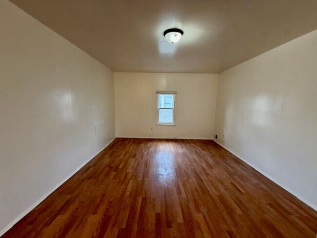 Foto del edificio - SECTION 8 ONLY For Lease 3 bed 1 bath
